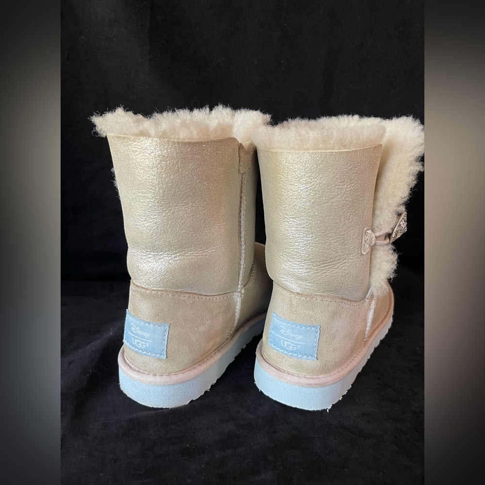 UGG DISNEY FROZEN ARENDELLE BAILEY BOOTS - Picture 6 of 11